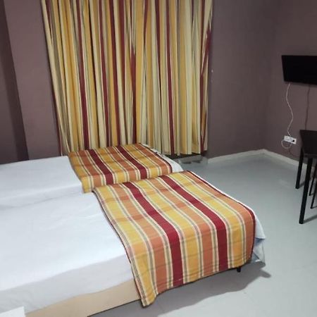 Hostal Gracia Torrejón de Ardoz Eksteriør billede